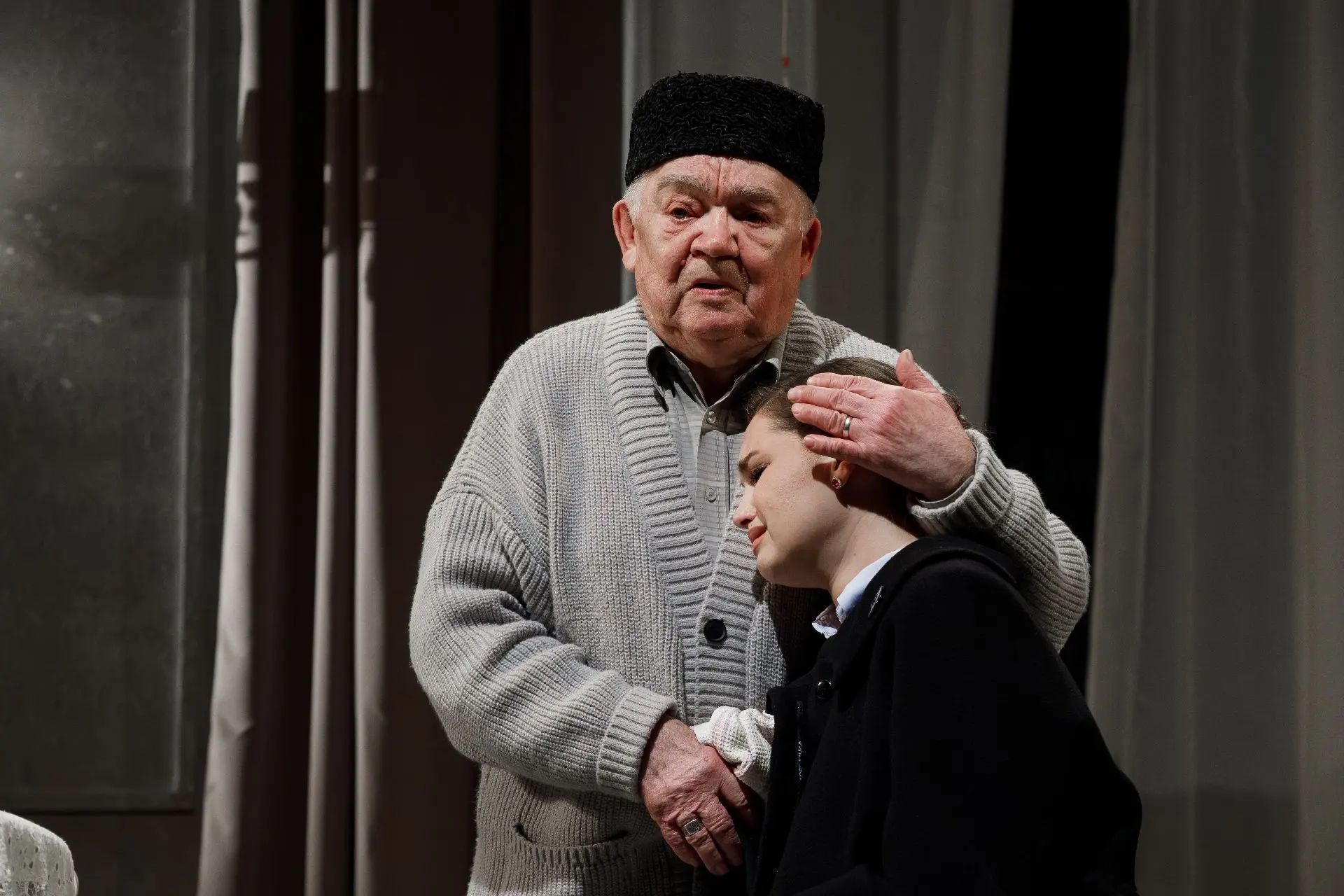 Бүген К.Тинчурин исемендәге театрда бара торган «Әни килде» (Ш.Хөсәенов) спектаклендә 12+ Әлмөхәммәт ролендә.